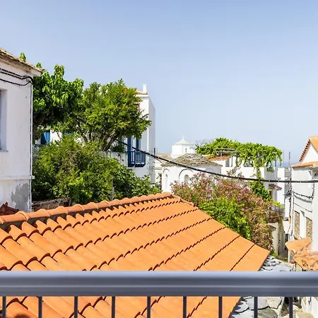 Strada * سكوبيلوس تاون